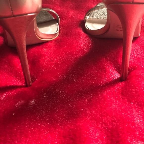 Steve Madden sandals. Metallic heels. Like new. - Picture 8 of 13